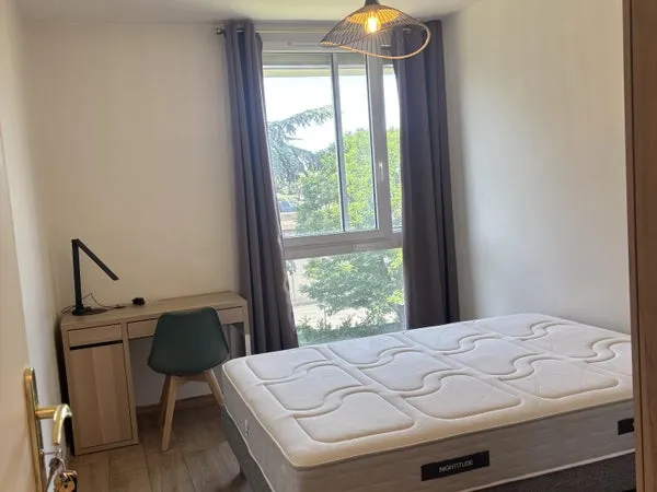 Colocation 2 chambres disponibles à Bron limite Vi