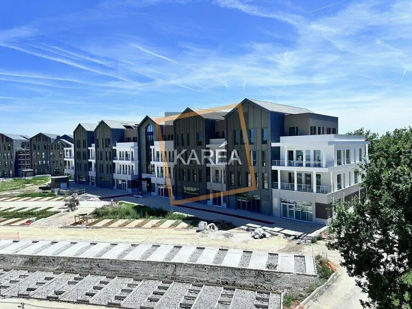 Local commercial 246 m²