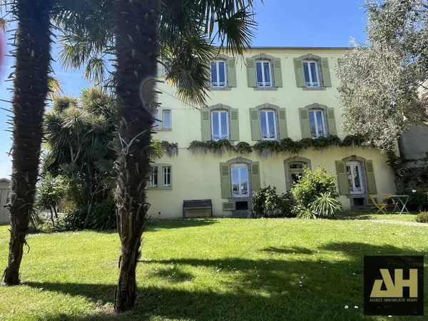 Maison 8 pièces 253 m²