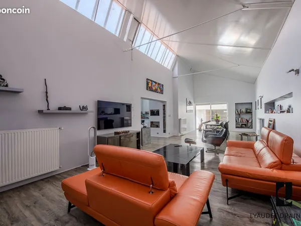 Maison 5 pièces 260 m²