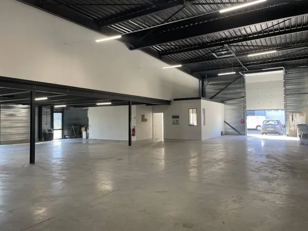 Local d'activité 610 m²