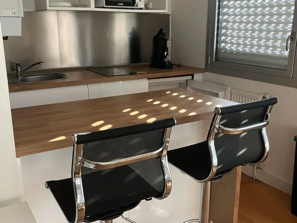 Studio meublé 30m² - Pontivy centre, avec parking couvert et cave