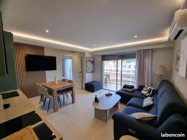 T2 rénové 36 m² - Dernier étage - Terrasse 12 m² - Centre Cavalaire