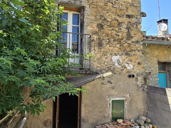 A VENDRE - MAISON DE VILLAGE A RENOVER - VAL-DU-FABY (11) ?