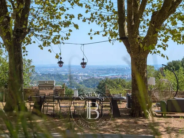 Maison 12 pièces 455 m²