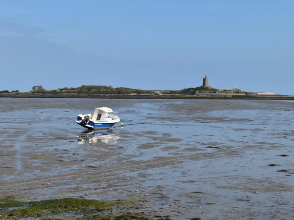 Maison de charme en pierres Quettehou ** Les pieds dans l'eau **
