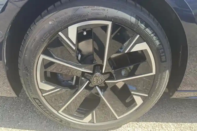 Peugeot 508 hybrid 225 e-eat8 — photo 12