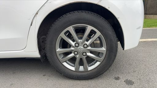 Toyota Yaris 1.3 VVT-i 100 - Dynamic Business – 2017 – 139738 km – Essence – Boîte Manuelle — photo 9