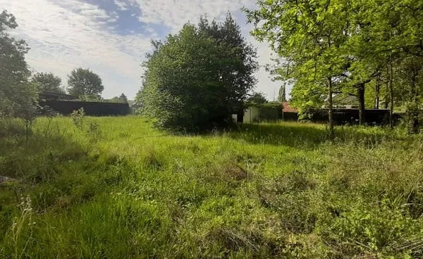 Terrain 759 m²