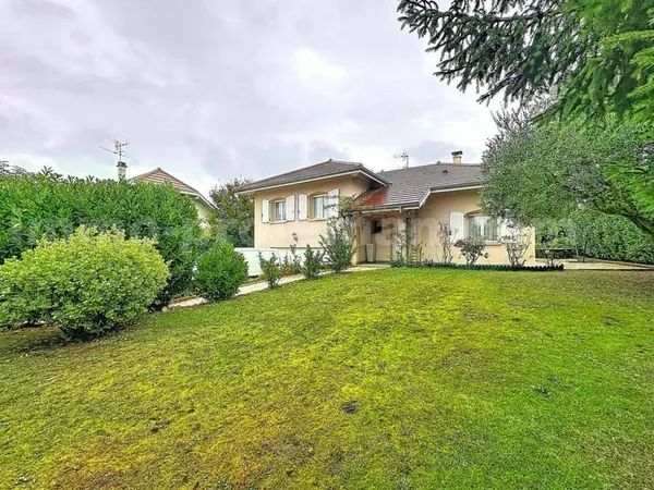 Maison 7 pièces 204 m²