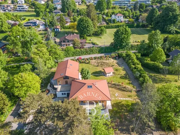 Évian-les-Bains - Propriété de 700 m² - Terrain de 2 887 m² - 8 chambres