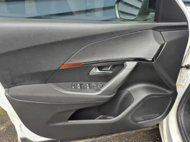 Peugeot 2008 1.2 puretech 100ch s&amp;s active pack — photo 11