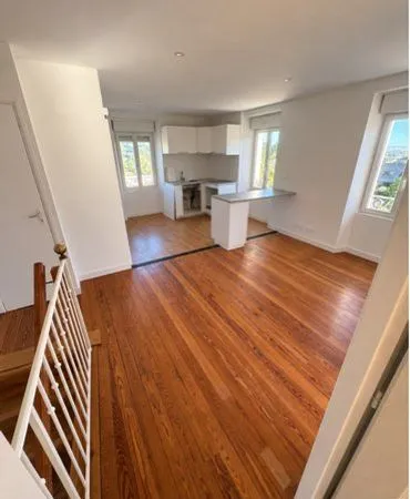 À LOUER - Appartement T3 rénové de 53 m² avec parking et climatisation réversible - Aubenas -