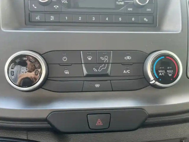 Ford Transit fourgon fg t350 l2h2 2.0 ecoblue 130ch trend — photo 5