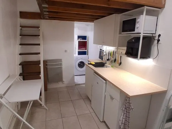 A louer, studio meublé et rénové, 13.5m² + mezzanine - Ivry sur seine M7 Pierre et Marie Curie