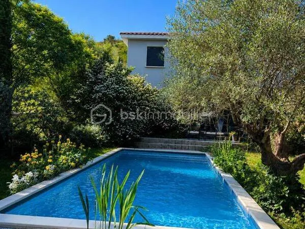Villa 6 pièces 182 m²