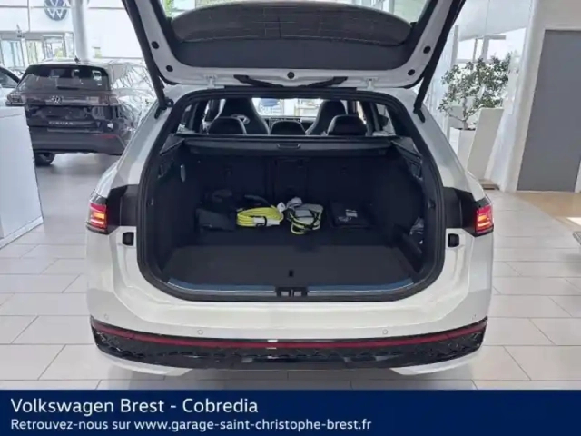 Volkswagen Passat sw 1.5 ehybrid 272ch r-line dsg6 — photo 12