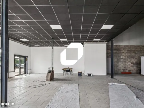 Local d'activité 820 m²
