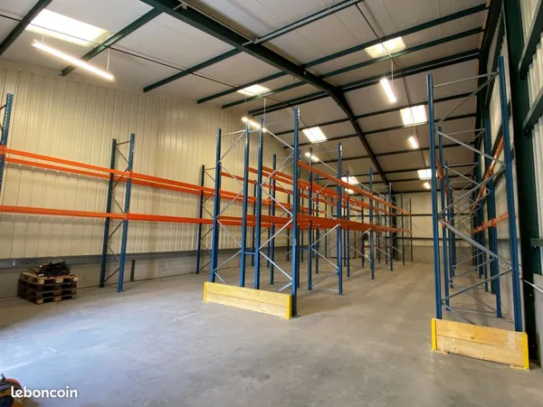 Stockage 250 m² avec parking à Verfeil - Reprise de bail