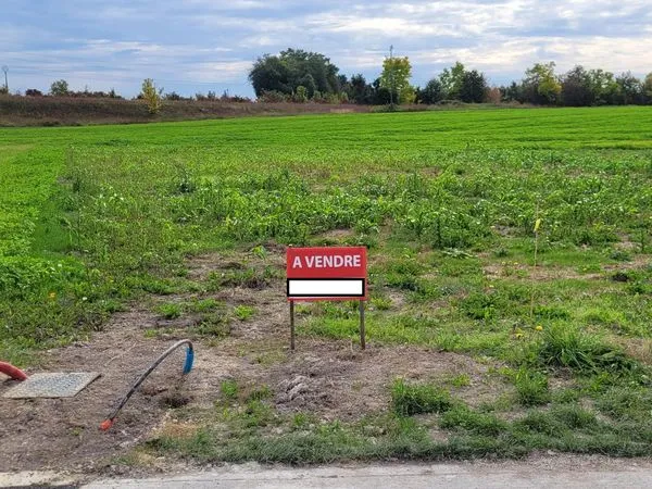Proche TROYES - TERRAIN à batir de 800 M
