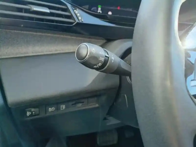 Peugeot 308 sw phev 180 e-eat8 allure pack — photo 17