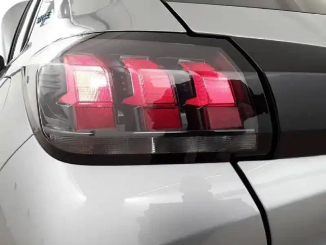 Peugeot 208 puretech 75 s&amp;s bvm5 — photo 5