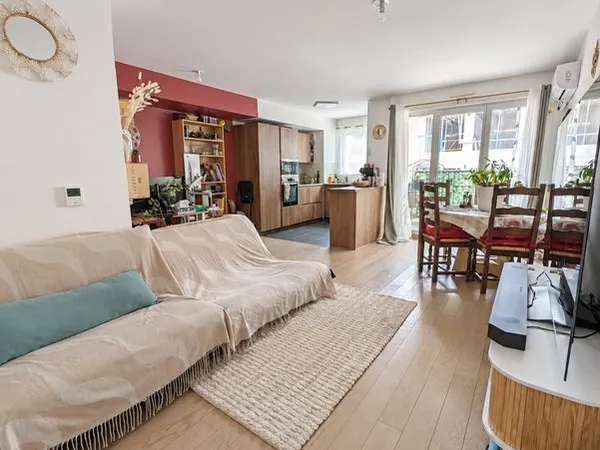 Saint-Ouen-Sur-Seine — T4 traversant 84 m² balcon sud-ouest & parking — Résidence 2020