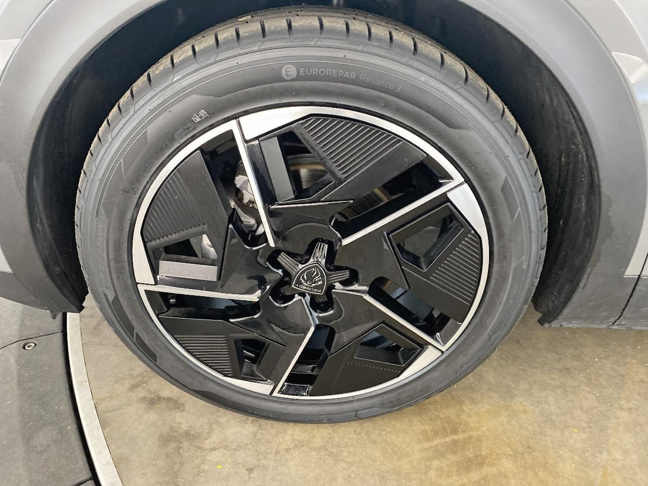 Peugeot 408 hybrid 145 e-dcs6 gt — photo 16