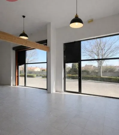 Local commercial 4 pièces 280 m²