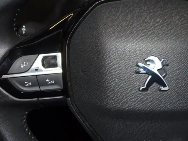 Peugeot 208 1.2 puretech 75ch s&amp;s like — photo 14