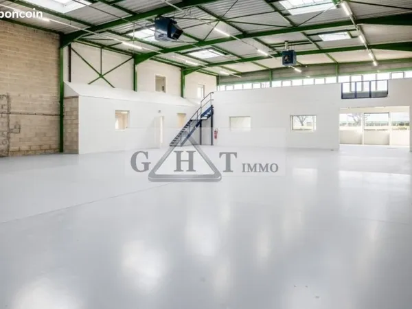 Local bureaux 549 m²