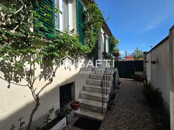 MAISON FAMILIALE — CALME, VOLUMES ET ACCÈS PARIS
