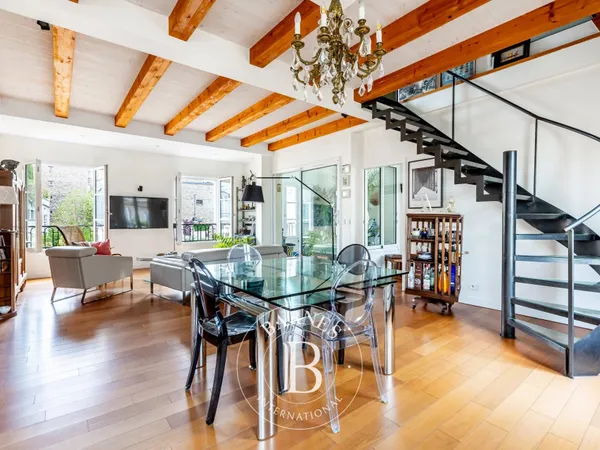 PARIS - 15e - GÉNÉRAL BEURET - Comme une maison sous les toits - duplex en dernier étage avec terras