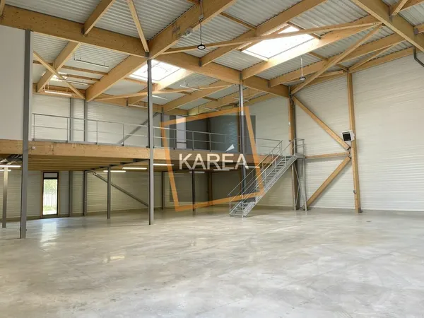 Local industriel 3074 m²