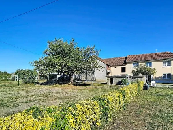 Corps de ferme rénové avec gite attenant à vendre 6 pièces MARSAC (65)