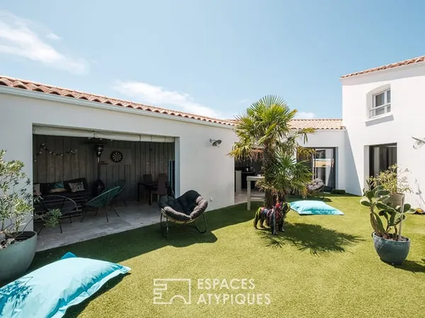 Familiale aux volumes généreux et sa piscine intérieure