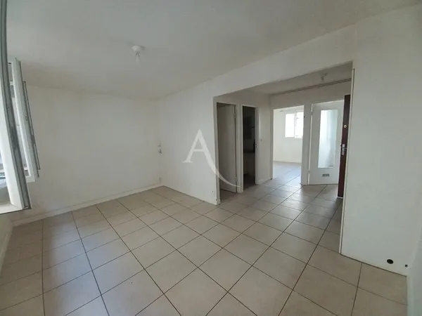 APPARTEMENT TYPE 2 CENTRE VILLE