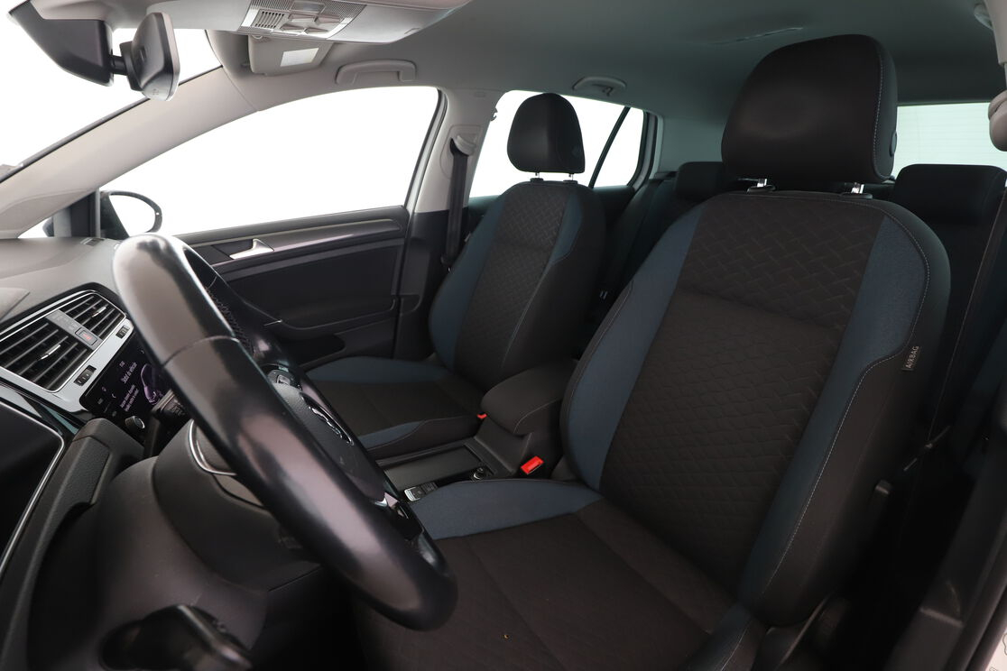 Volkswagen Golf VII 1.5 TSI EVO IQ.Drive DSG7 — photo 9