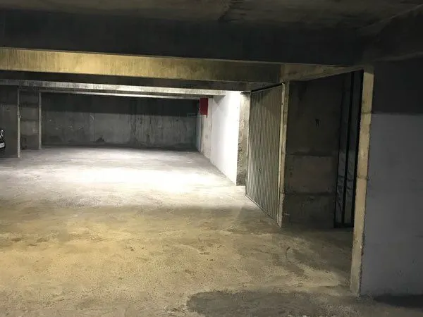 Loue place de parking dans résidence sécurisée 2 gardiens caméra 2 portails électrique