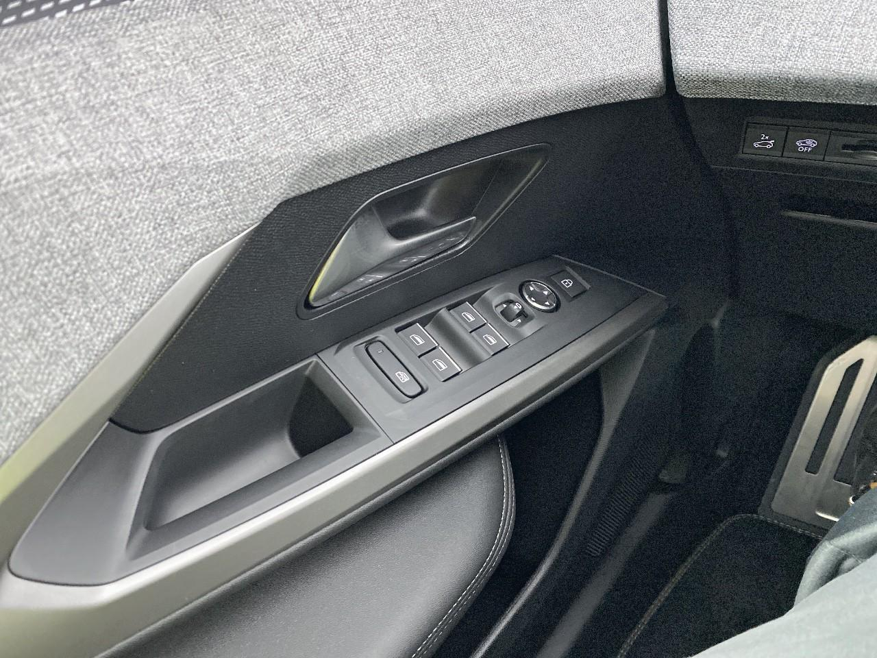 Peugeot 3008 hybrid 145 e-dcs6 gt — photo 20