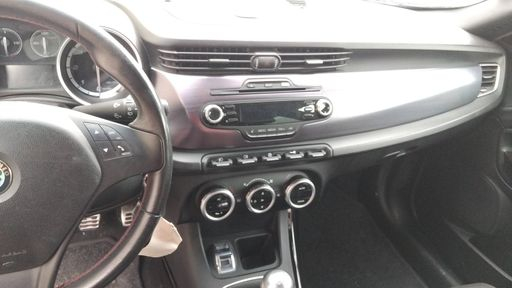 Alfa Romeo Giulietta 2.0 JTDm 140 - Distinctive – 2012 – 121144 km – Diesel – Boîte Manuelle — photo 2