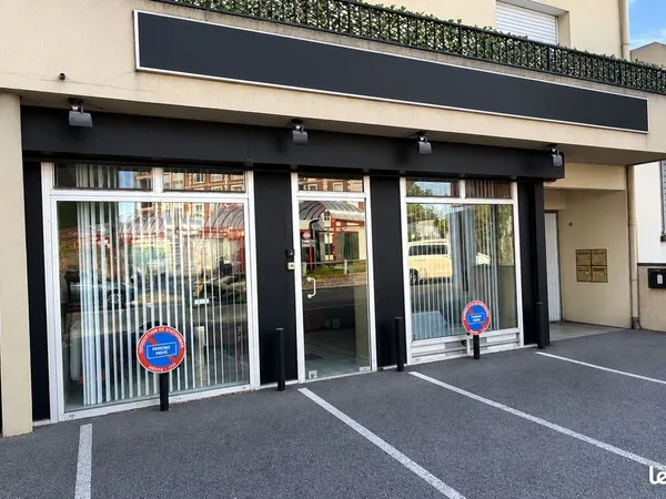 Local 45m2 tout commerces fort passage
