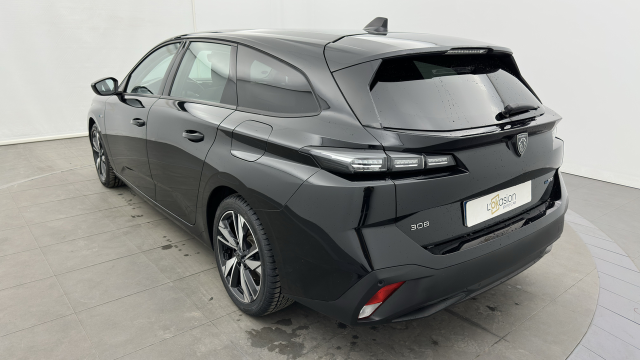 Peugeot 308 SW PHEV 180 e-EAT8 — photo 3