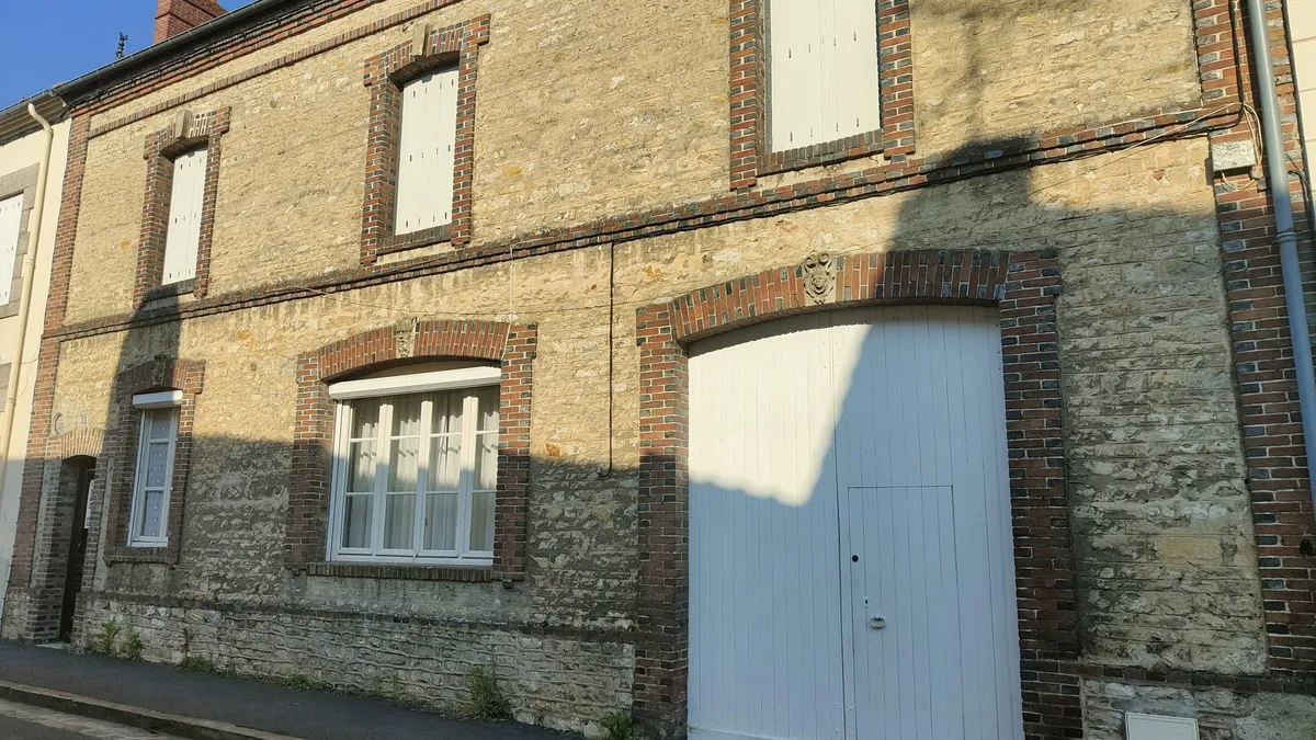 Photo 1