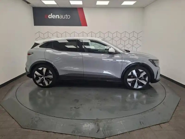 Renault Megane e-tech ev60 220 ch super charge — photo 10