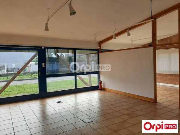 AV locaux professionnels 114m² au RDC à Valence