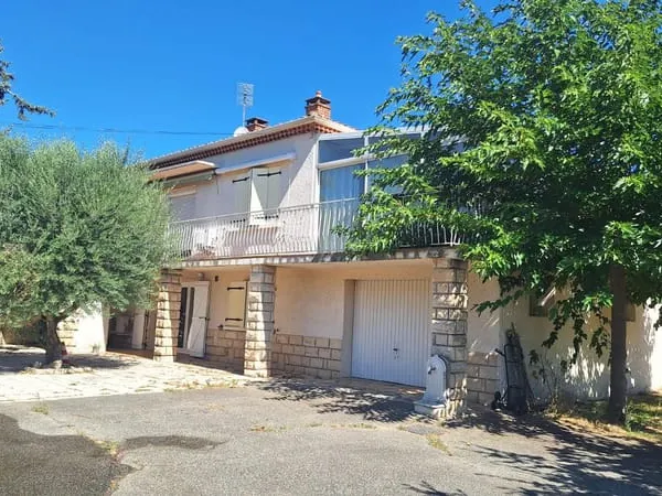 MAISON 10 PIECES DE 230 M² SUR 868 M² TERRAIN 84500 BOLLENE