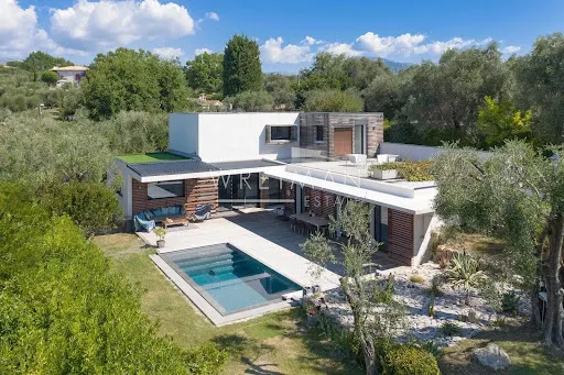 Maison 6 pièces 205 m²