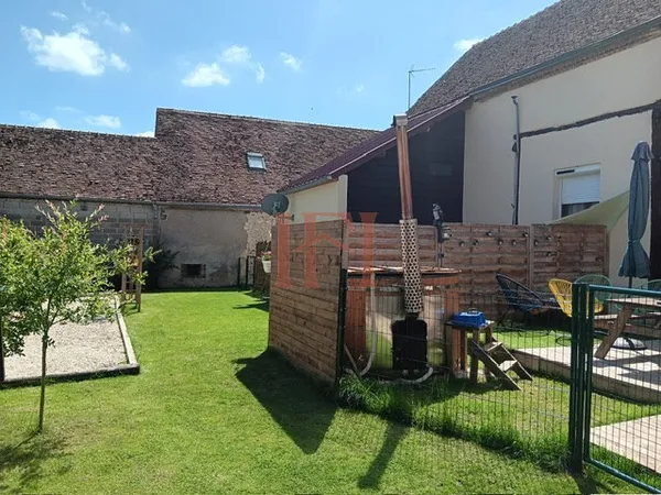 ENSEMBLE IMMOBILIER DE DEUX HABITATIONS AVEC DÉPENDANCE - EN