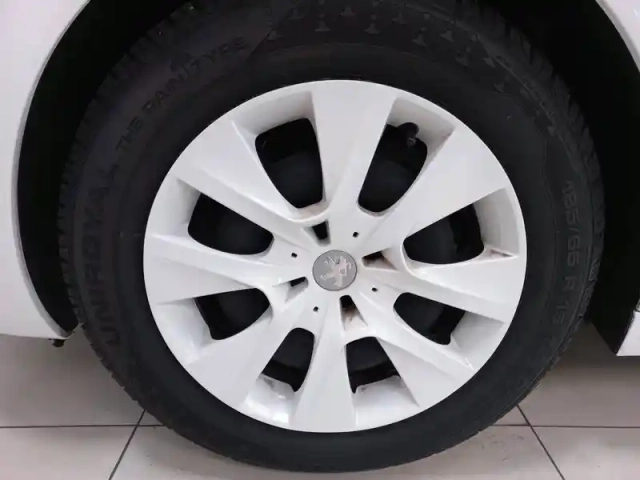 Peugeot 208 puretech 68ch bvm5 — photo 10